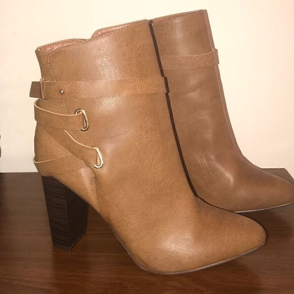 JustFab Shoes - NWOT wrap around Catalina bootie